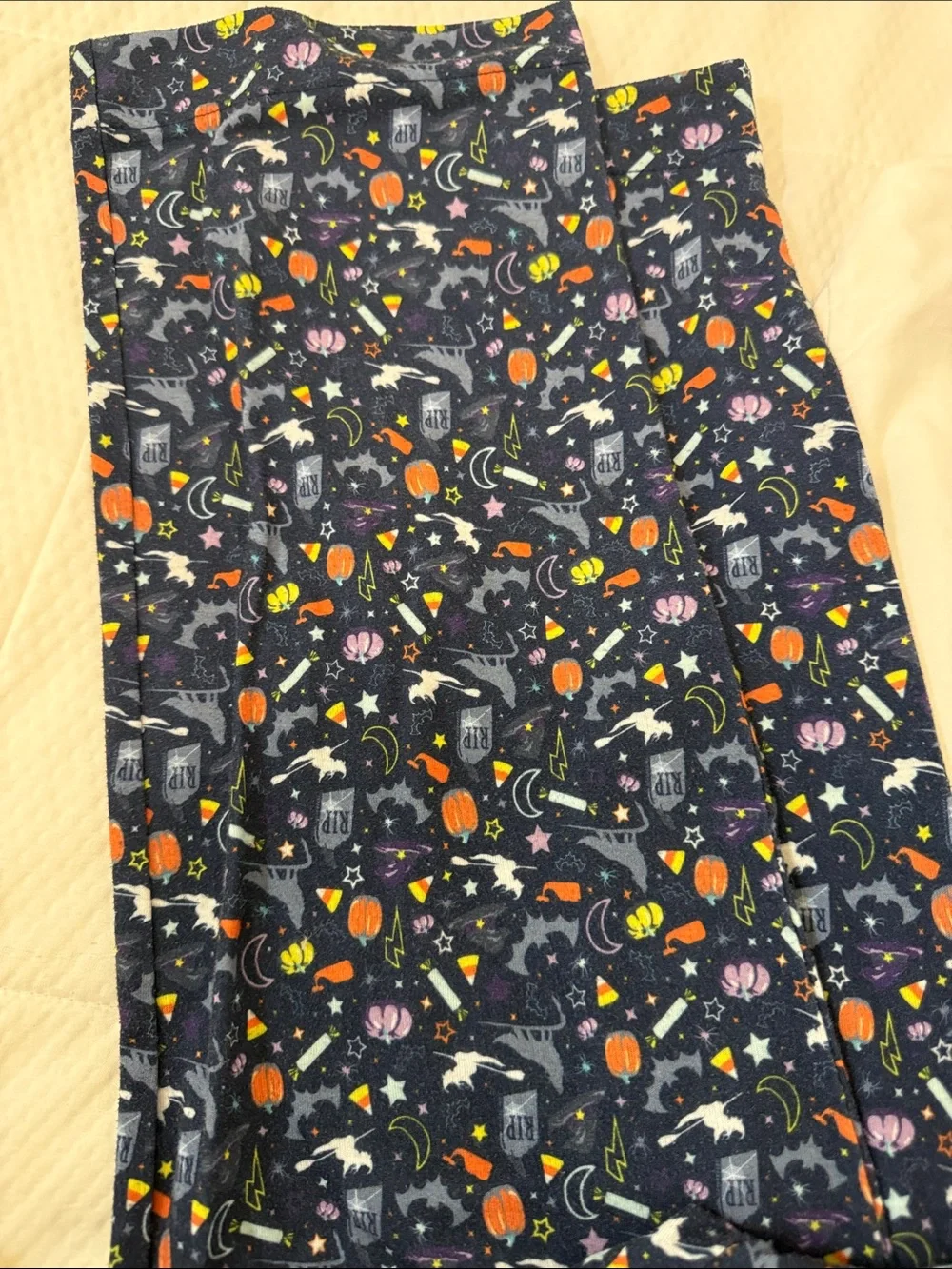 Boys Vineyard Vines Halloween Pajamas (set) shirt  and pants M